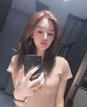 想玩接吻。三通。双胞胎互动。请找我