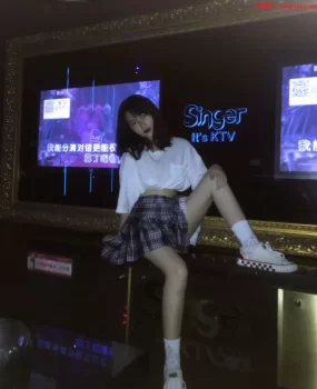 狂操长沙刚出社会清纯妹 吃鸡巴吃上瘾之后自己坐上来疯狂摆动